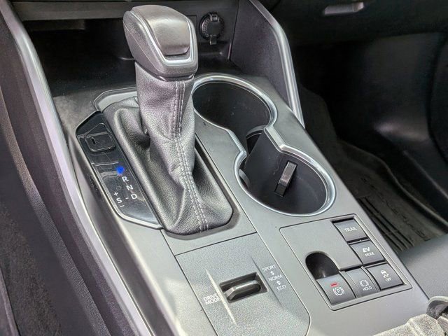 Used 2024 Toyota Highlander XLE AWD/4WD image 21