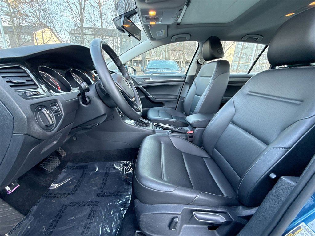 Used 2021 Volkswagen Golf 4-Door image 13