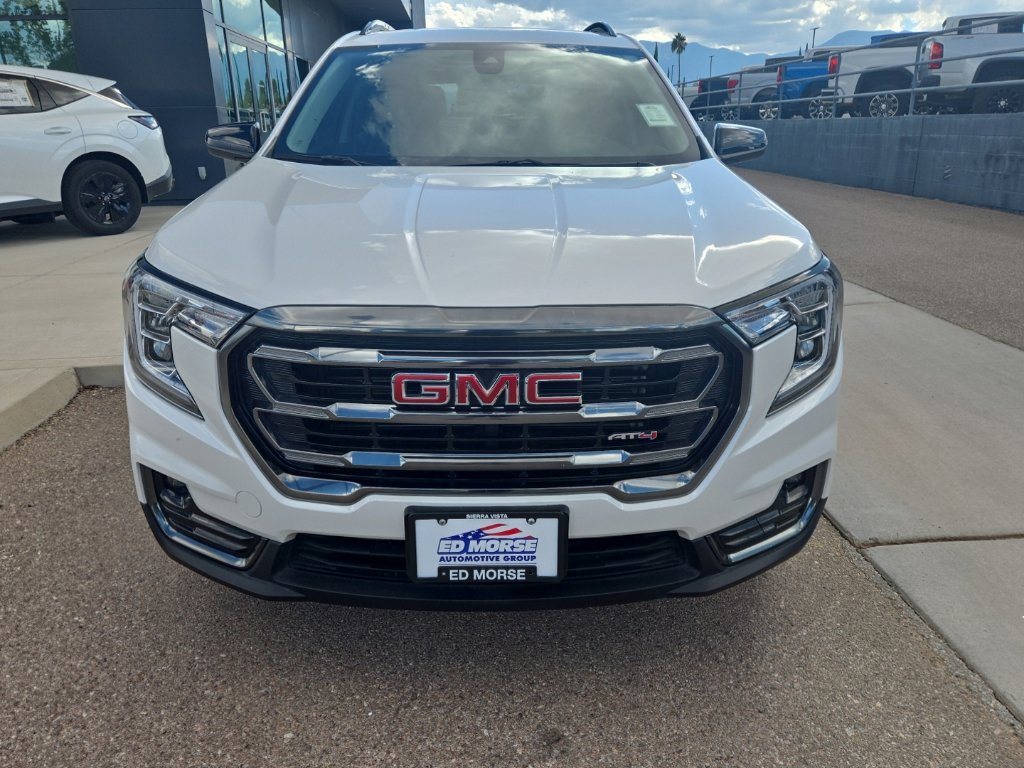 Used 2024 GMC Terrain AT4 AWD/4WD image 2