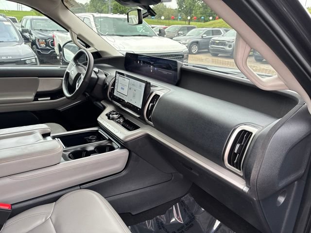 Used 2025 Ford Expedition Active AWD/4WD image 37