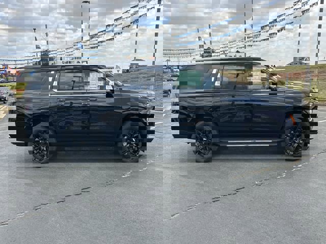 New 2026 Chevrolet Suburban Premier image 4