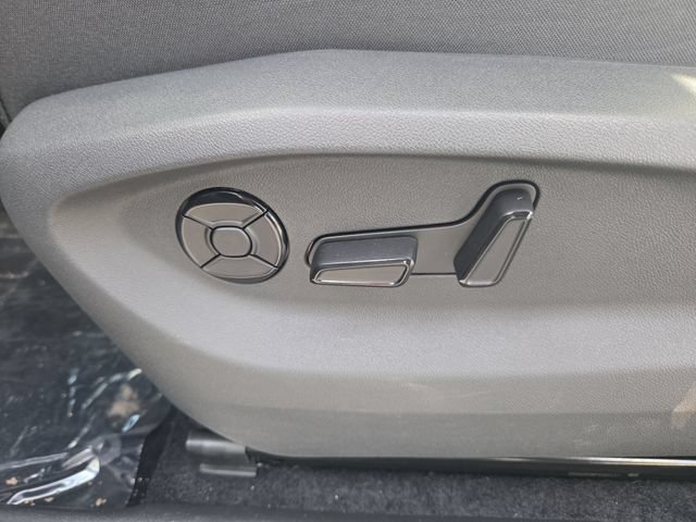 New 2026 Volkswagen Tiguan SE R-Line AWD/4WD image 18