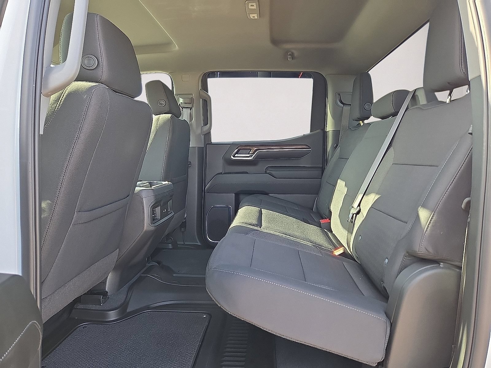 Used 2025 Chevrolet Silverado 1500 LT Trail Boss w/ LPO, Dark Essentials Package AWD/4WD image 16