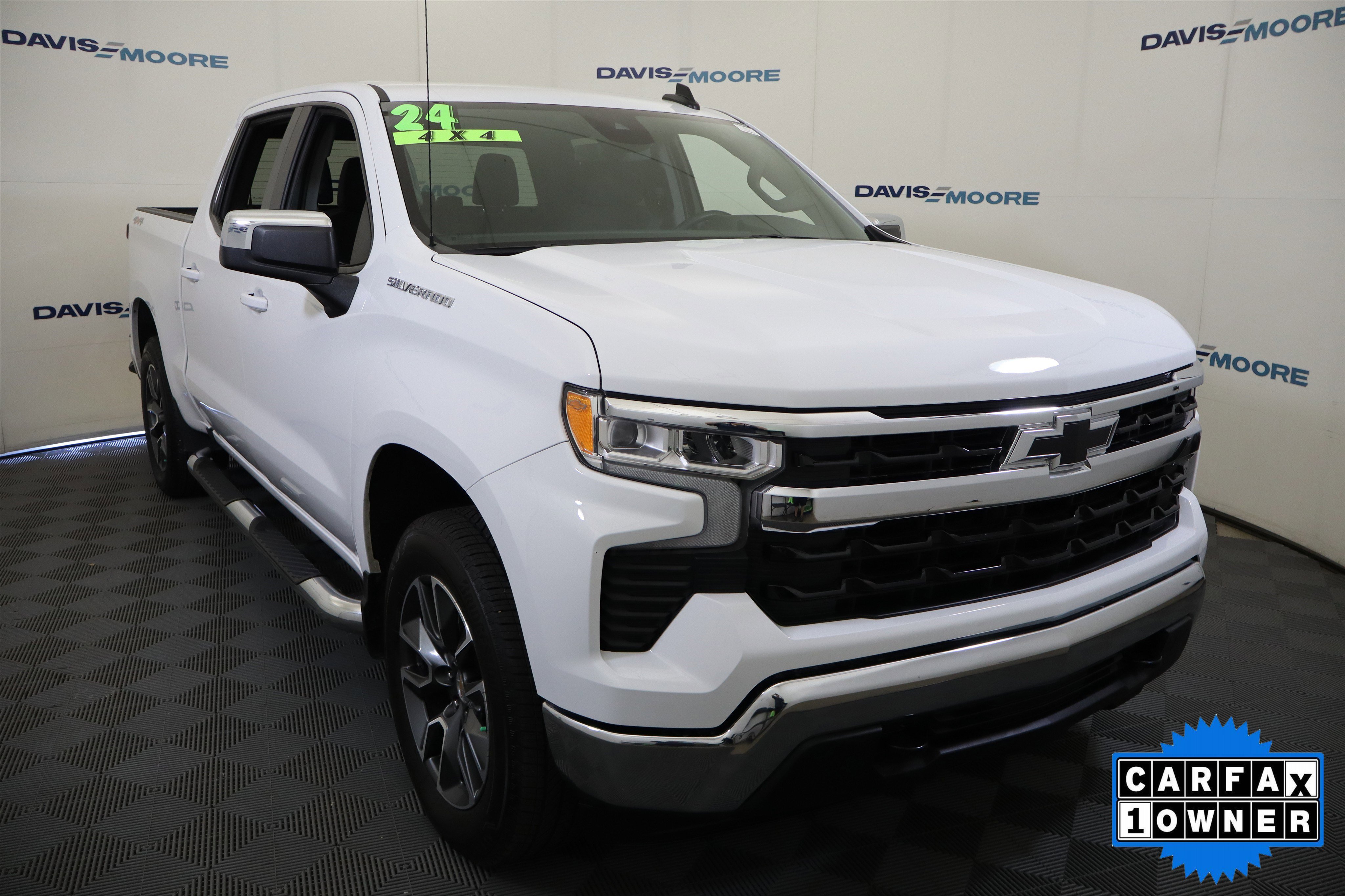 Used 2024 Chevrolet Silverado 1500 LT image 3