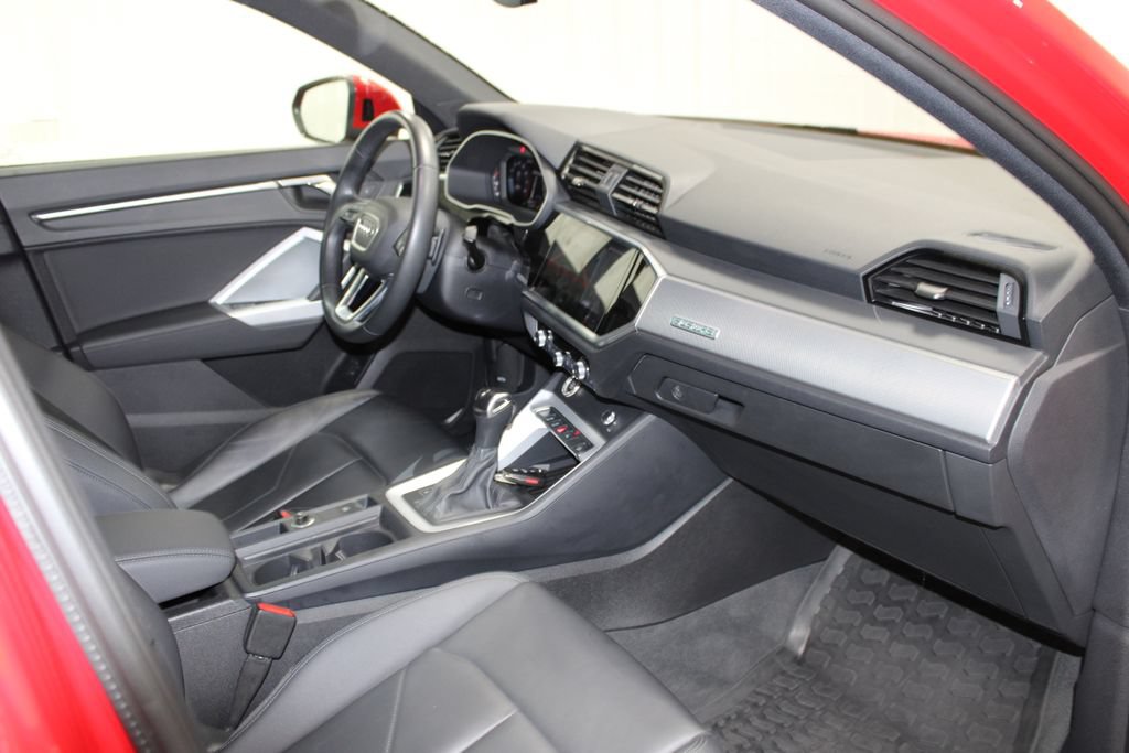 Used 2023 Audi Q3 2.0T Premium Plus w/ Premium Plus Package AWD/4WD image 22