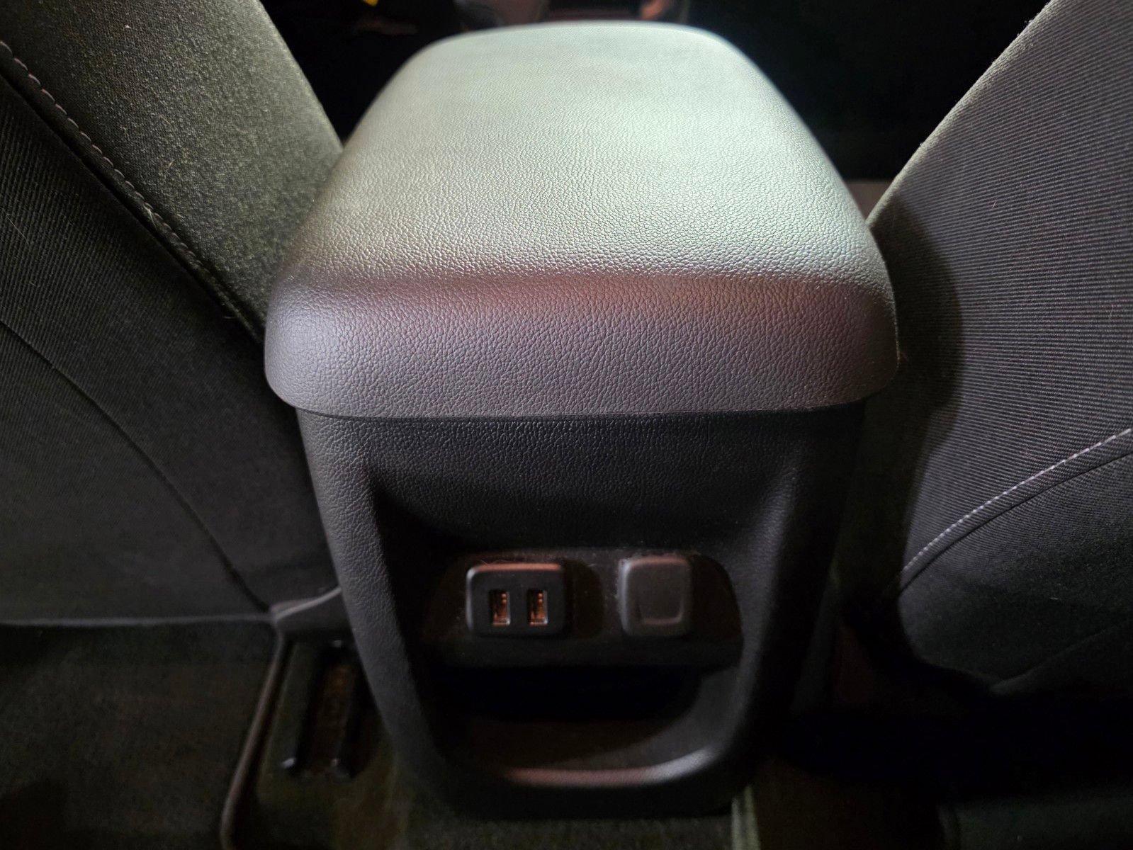 Used 2016 Chevrolet Colorado LT w/ LT Convenience Package RWD image 12