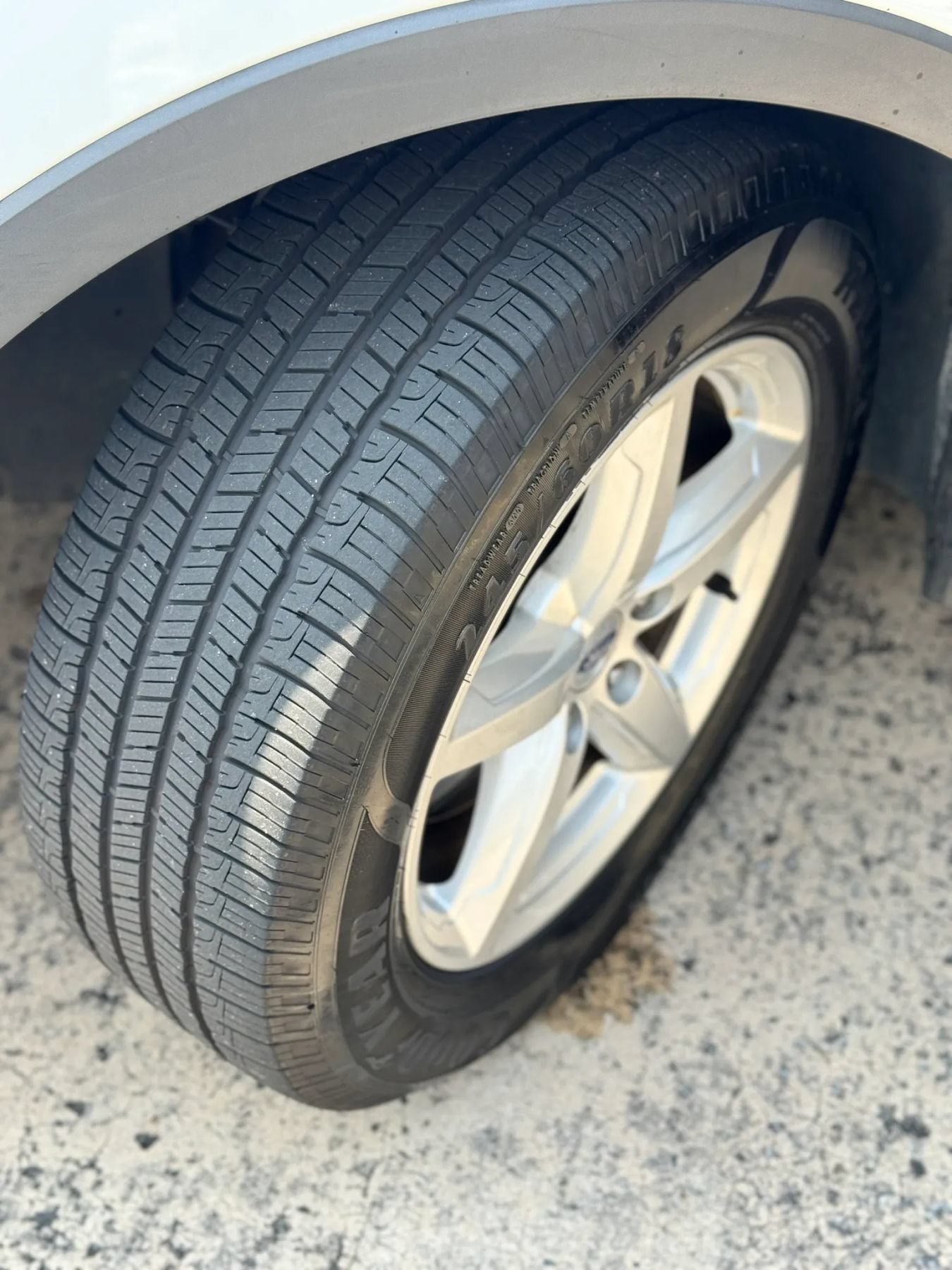 Used 2018 Ford Explorer XLT w/ Equipment Group 202A FWD image 37