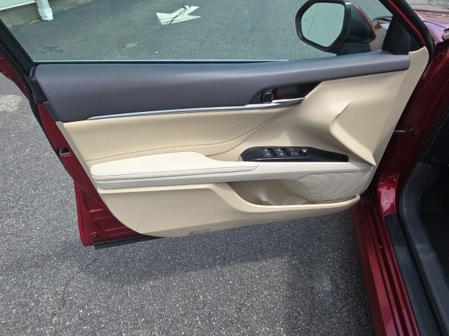 Used 2018 Toyota Camry XLE FWD image 17