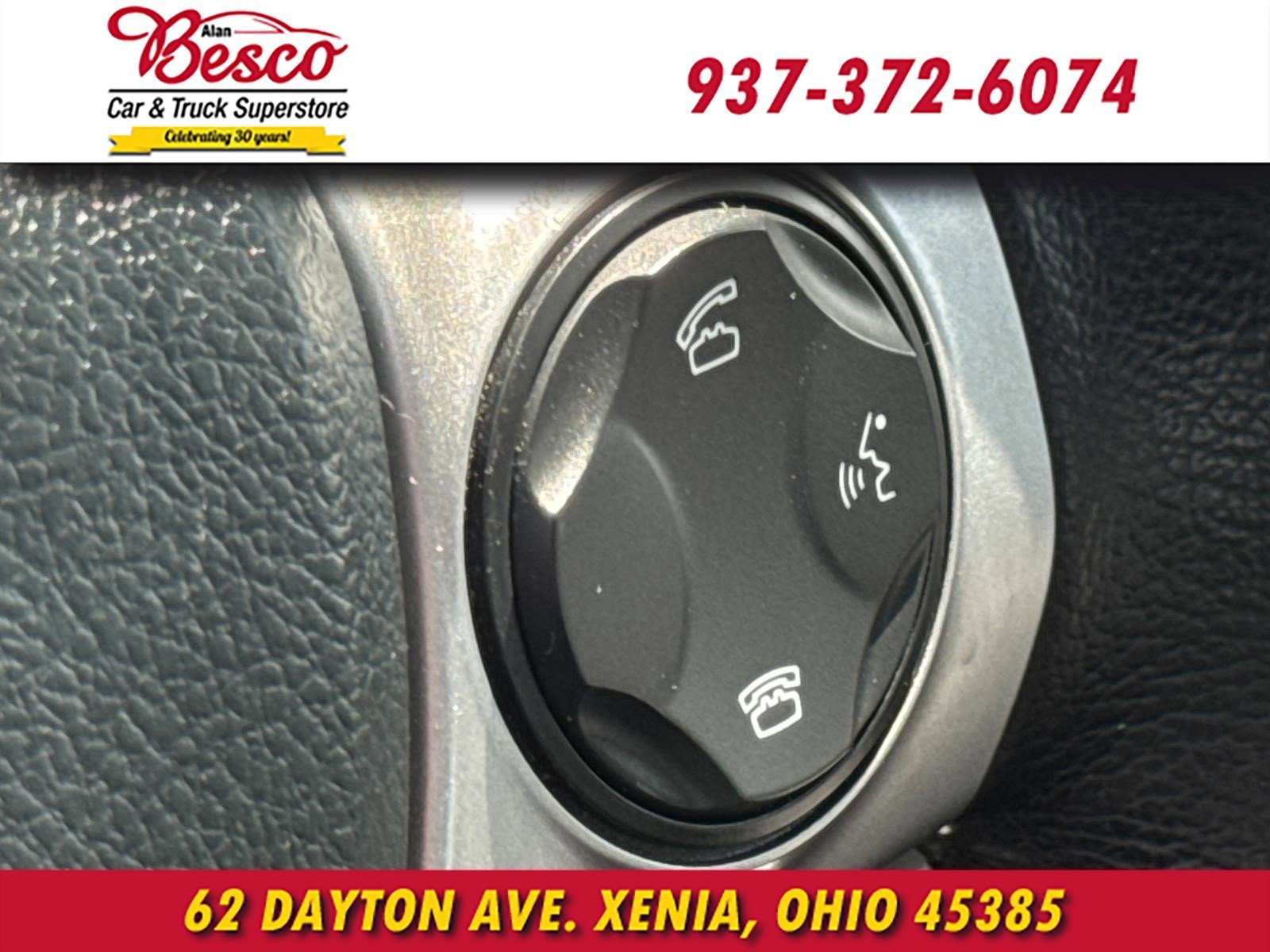Used 2012 Toyota Camry SE w/ Leather Pkg FWD image 12