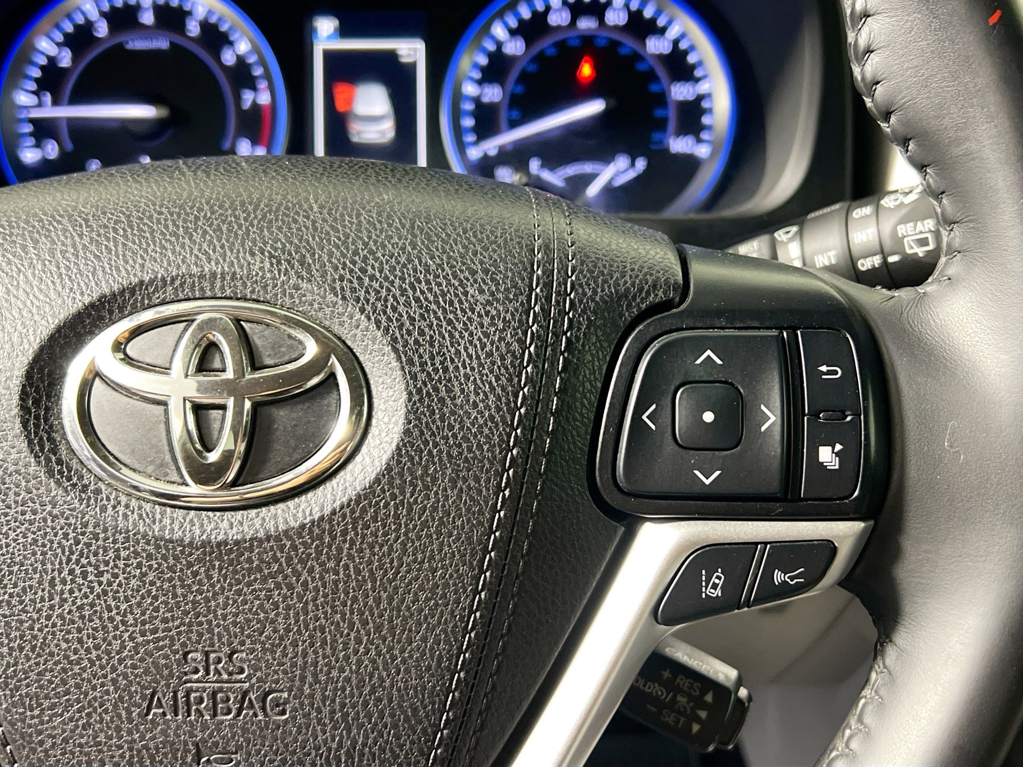 Used 2019 Toyota Highlander XLE image 19