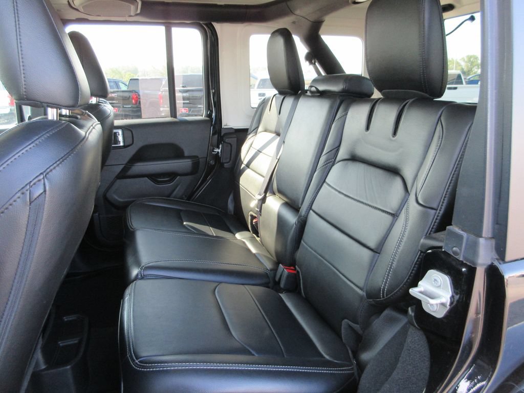Used 2023 Jeep Wrangler Unlimited Sahara AWD/4WD image 21