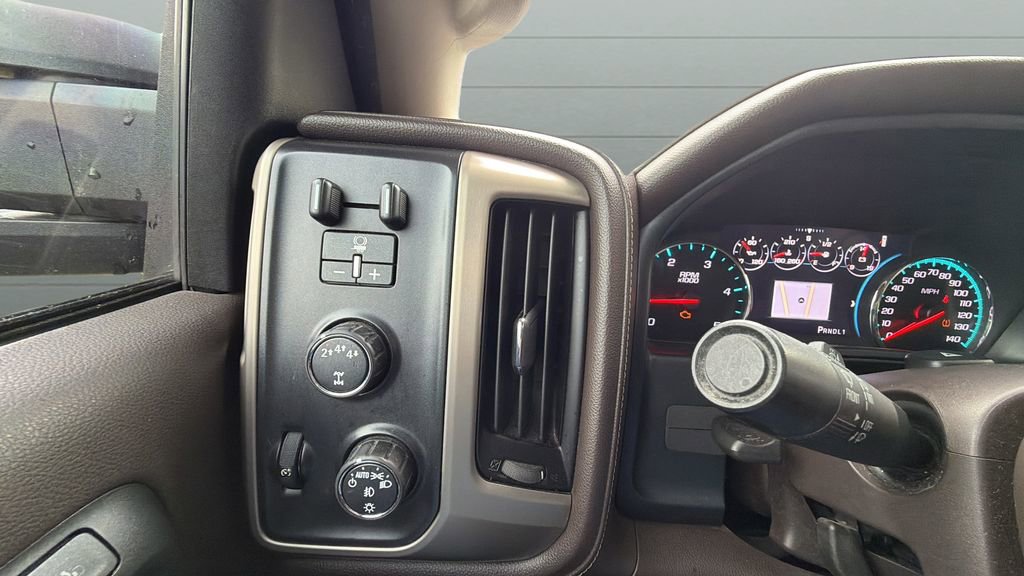 Used 2017 GMC Sierra 2500 Denali w/ Duramax Plus Package AWD/4WD image 18