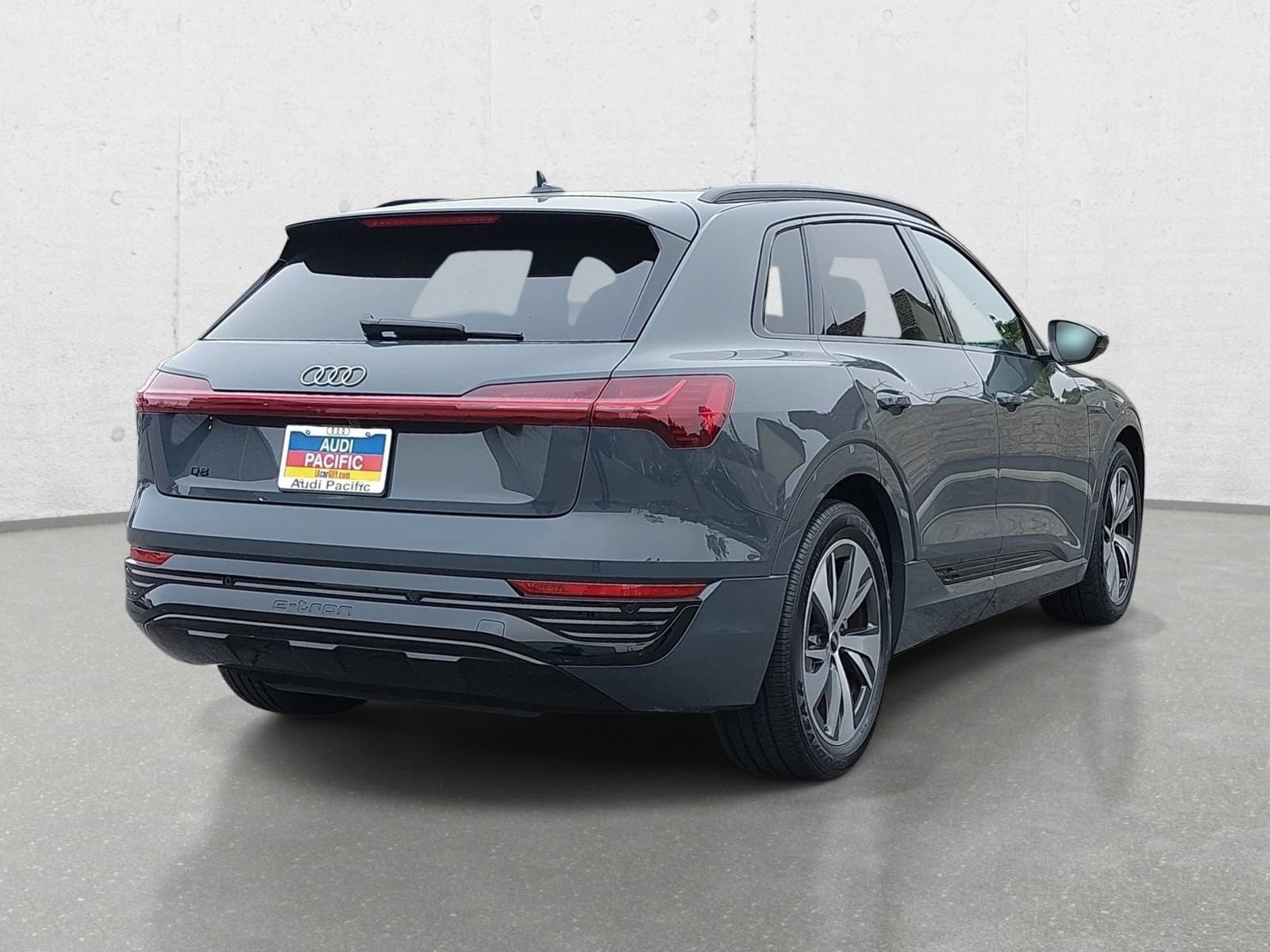 Used 2024 Audi Q8 e-tron Premium Plus AWD/4WD image 5