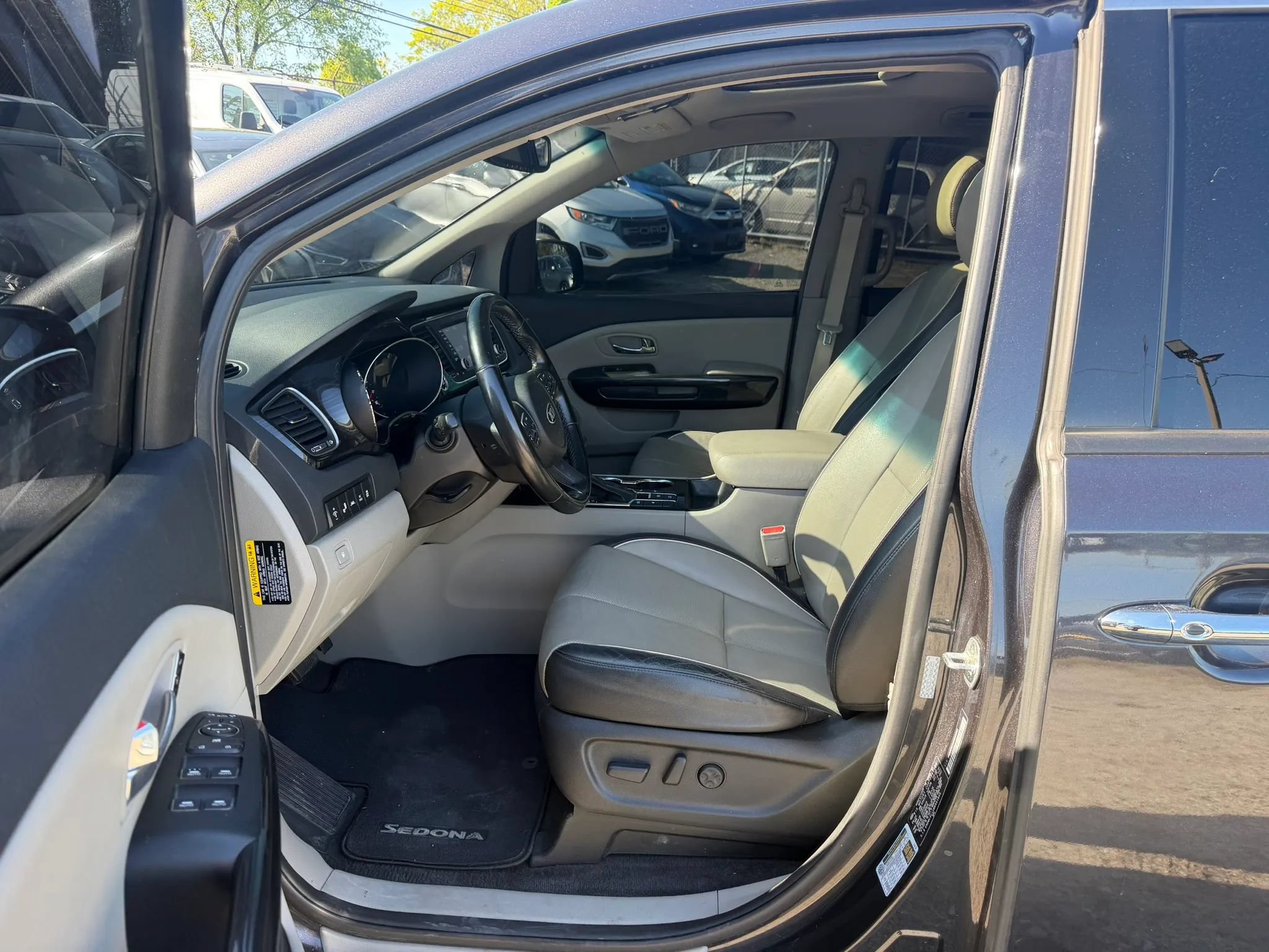 Used 2021 Kia Sedona EX w/ EX Premium Package FWD image 24