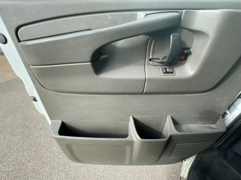 Used 2015 Chevrolet Express 3500 RWD image 9