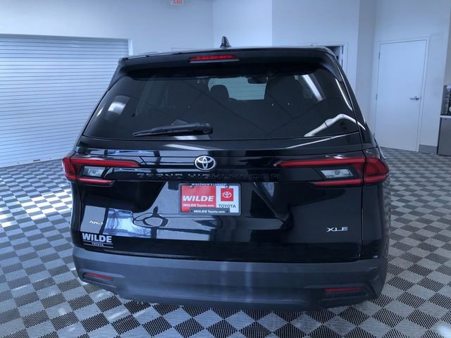 Used 2025 Toyota Grand Highlander AWD image 13