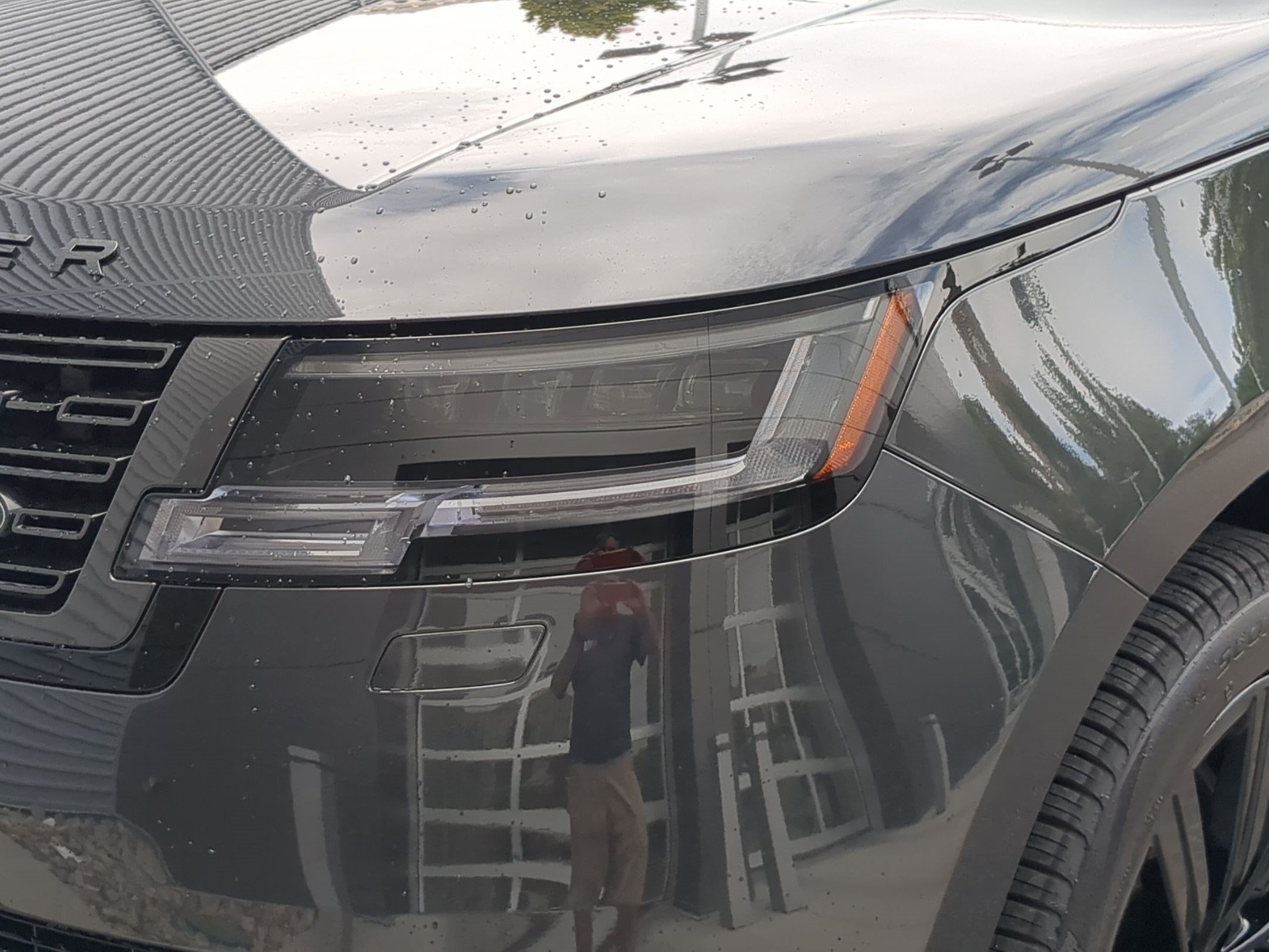New 2026 Land Rover Range Rover Long Wheelbase SE AWD/4WD image 9
