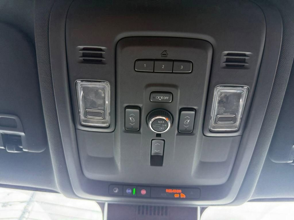 Used 2023 Chevrolet Suburban Premier AWD/4WD image 21