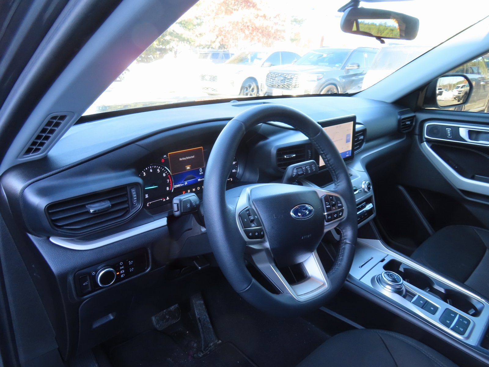 Used 2024 Ford Explorer XLT image 13