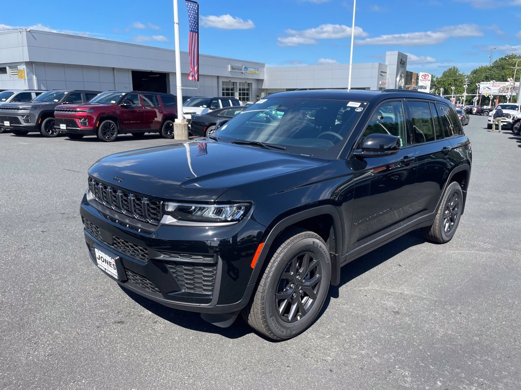 New 2027 Jeep Grand Cherokee Altitude AWD/4WD image 1