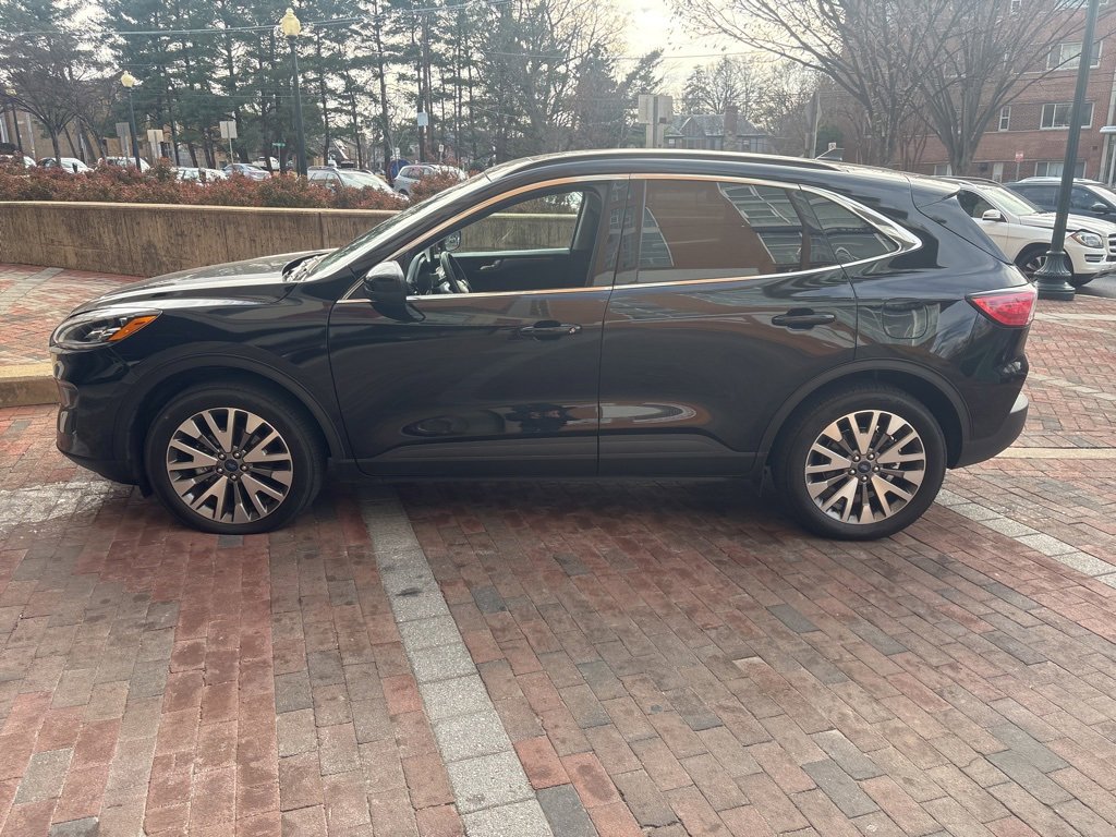 Used 2022 Ford Escape Titanium w/ Class II Trailer Tow Package image 6