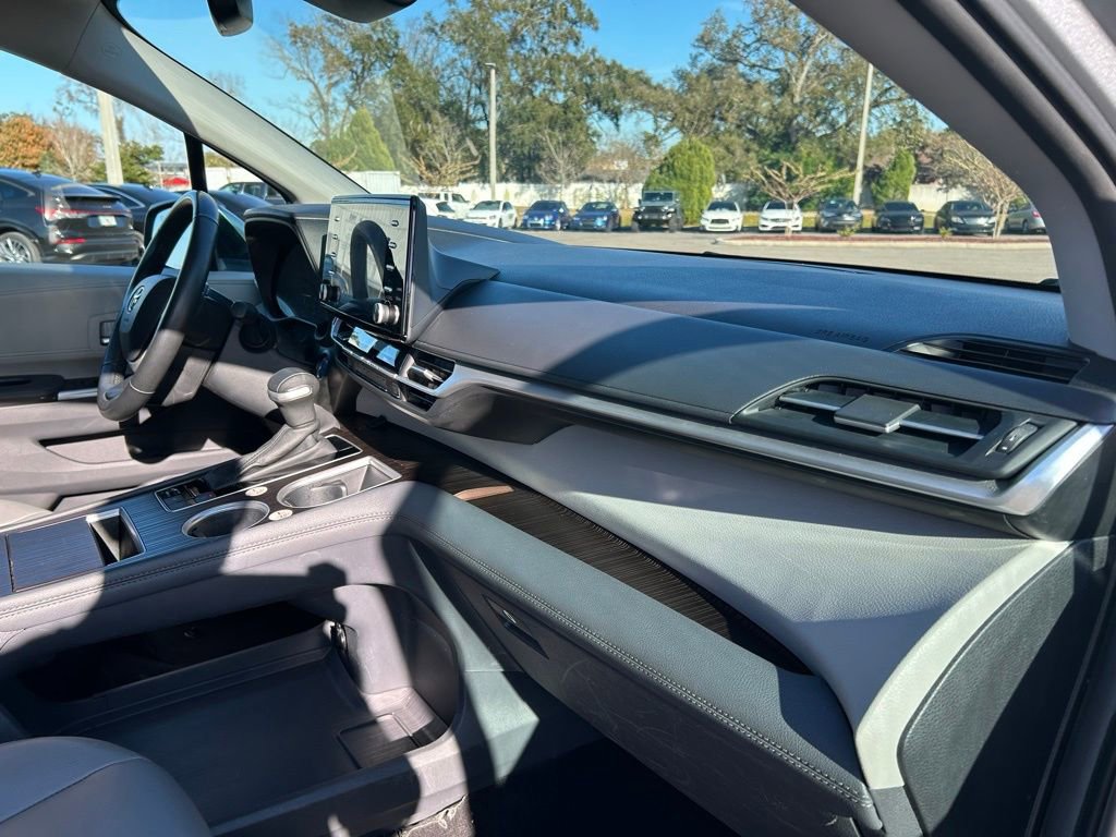 Used 2024 Toyota Sienna XLE image 36
