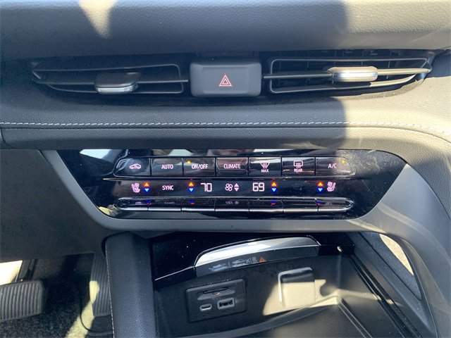 Used 2023 Buick Envision Avenir image 18