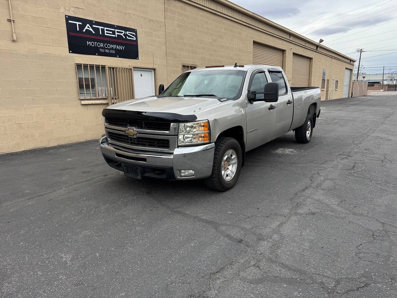Used 2009 Chevrolet Silverado 3500 LT w/ Exterior Plus Package AWD/4WD image 2