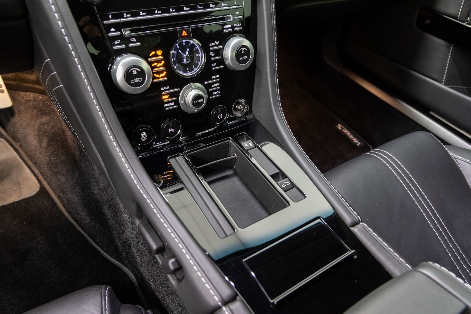 Used 2011 Aston Martin V8 Vantage S RWD image 17