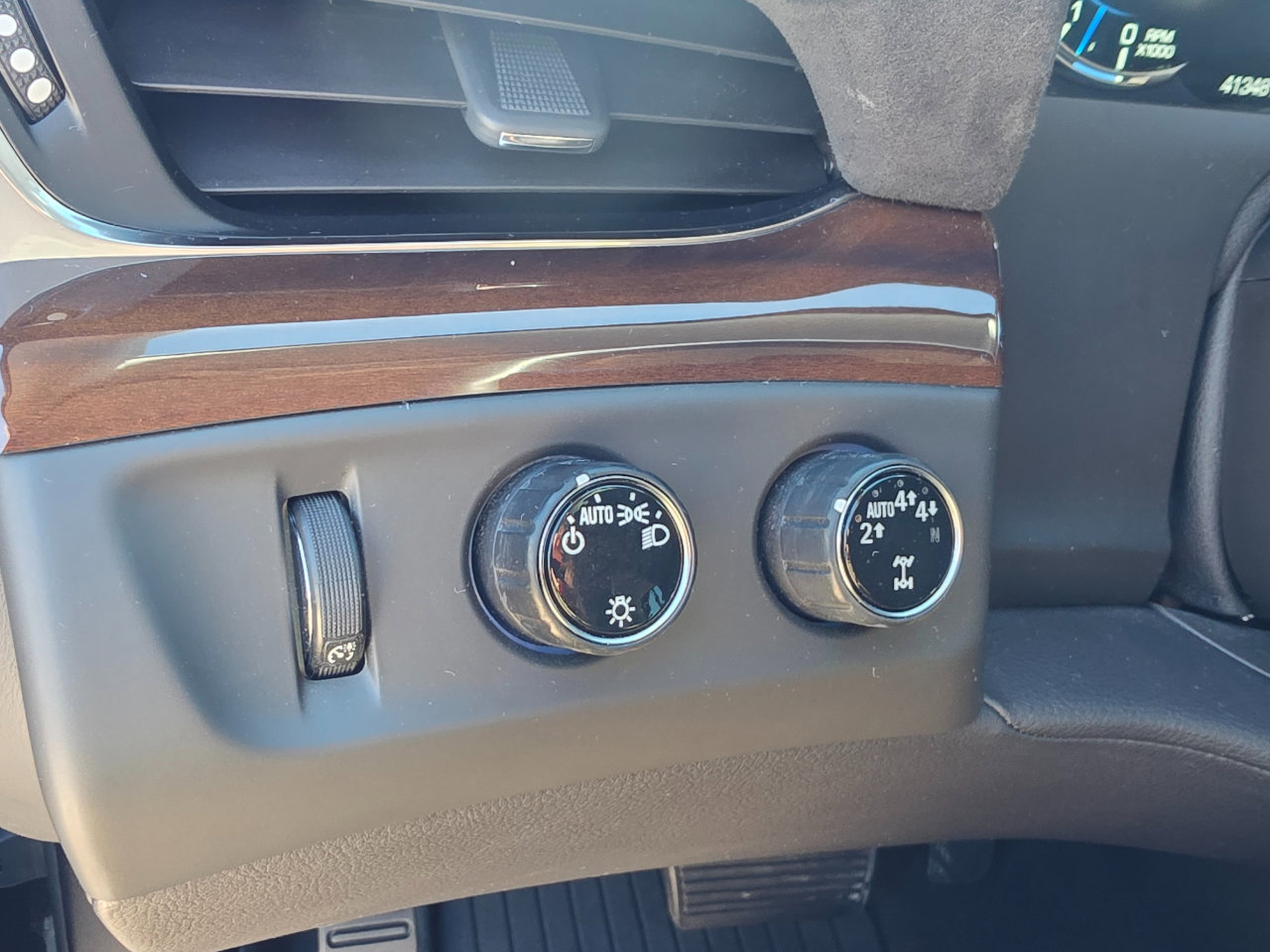 Used 2020 Cadillac Escalade Luxury image 13