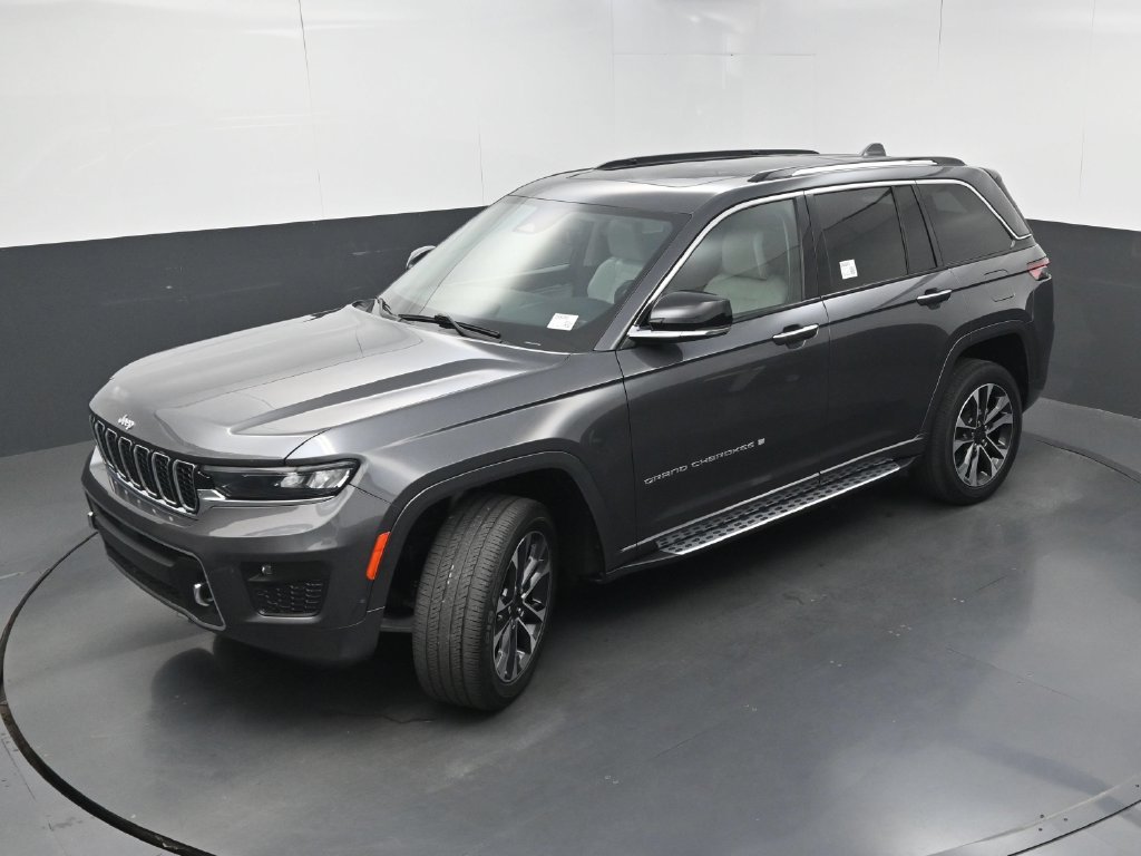 Used 2022 Jeep Grand Cherokee Overland w/ Luxury Tech Group IV RWD image 41