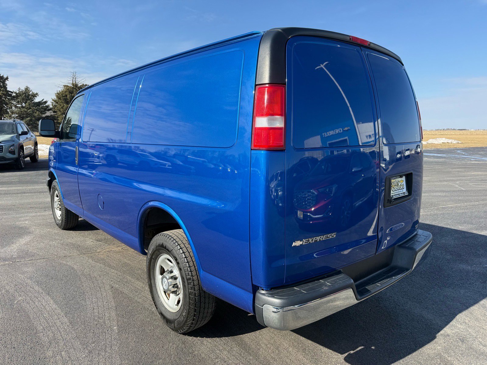 Used 2018 Chevrolet Express 2500 w/ Driver Convenience Package image 3