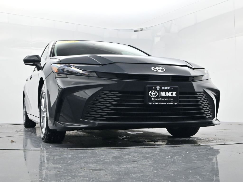 Used 2025 Toyota Camry LE image 33