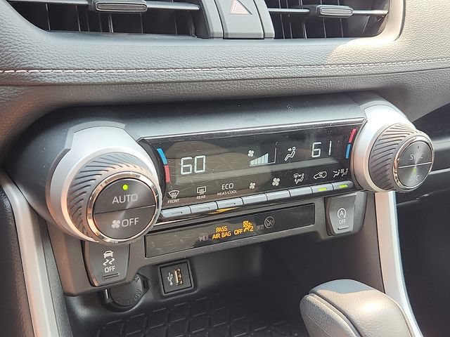 Used 2025 Toyota RAV4 XLE AWD/4WD image 15