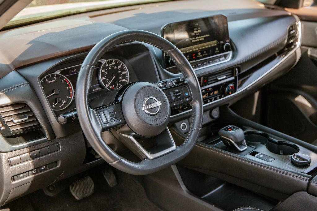 Used 2023 Nissan Rogue SL w/ SL Premium Package image 10