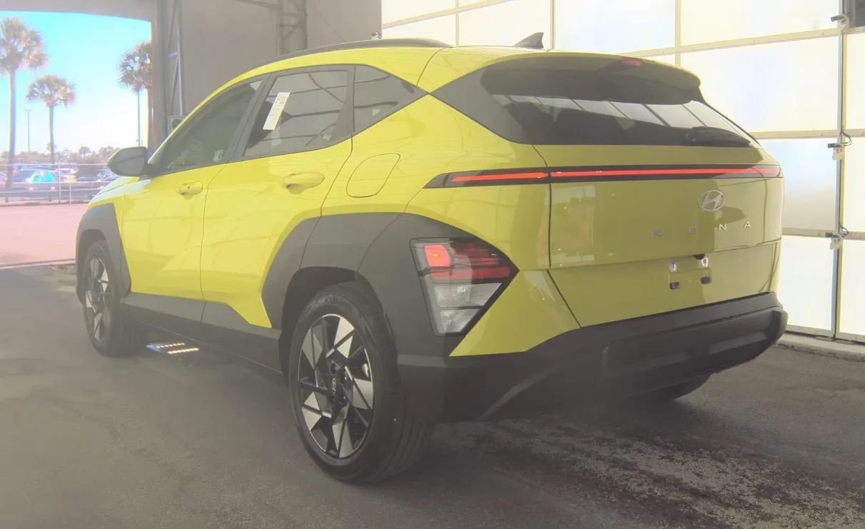Used 2025 Hyundai Kona SEL FWD image 4