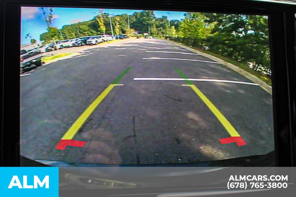 Used 2023 Chrysler Pacifica Touring-L FWD image 32