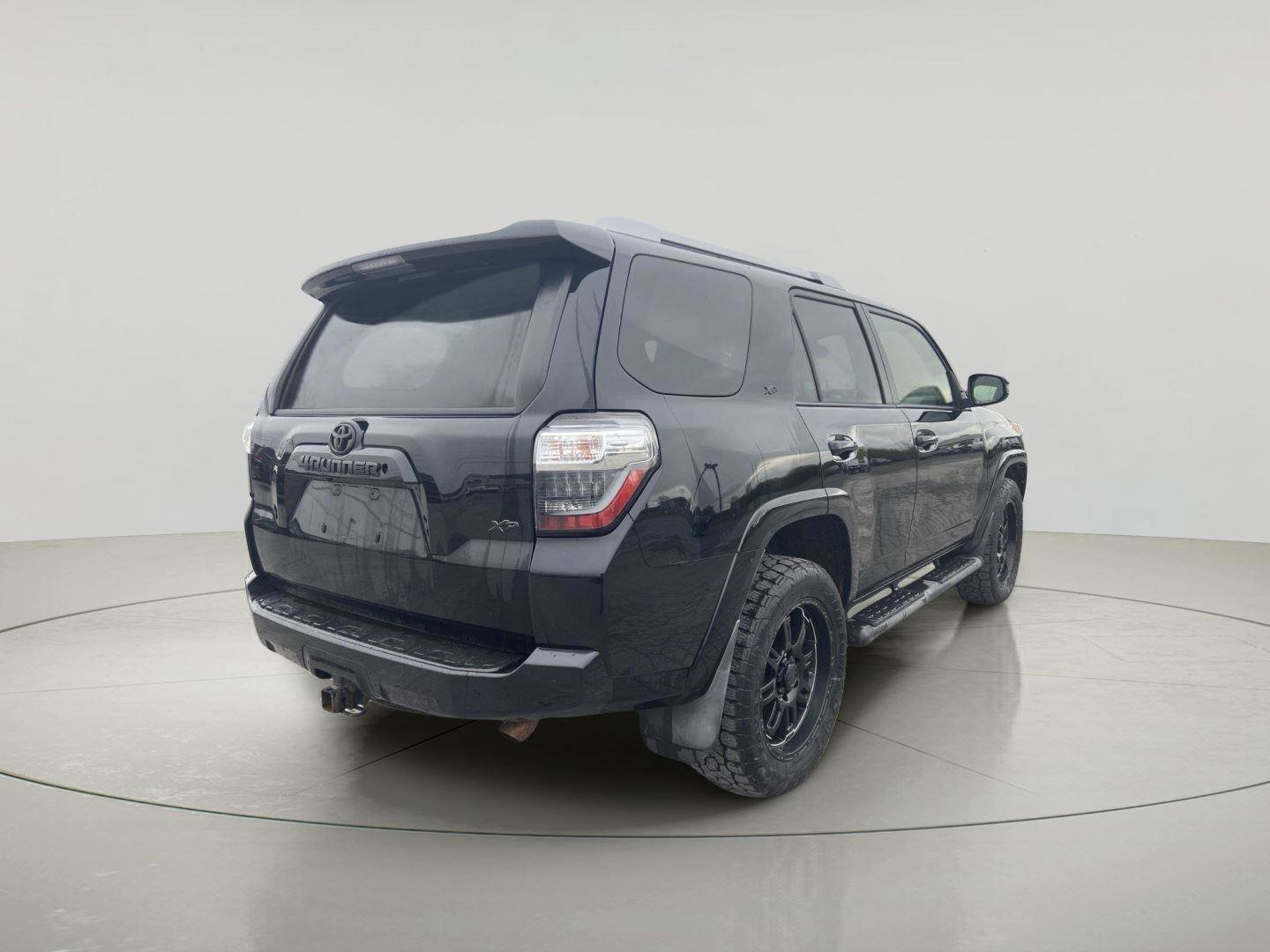 Used 2018 Toyota 4Runner SR5 Premium AWD/4WD image 3