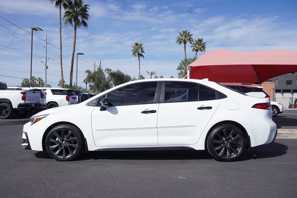 Used 2025 Toyota Corolla SE image 2