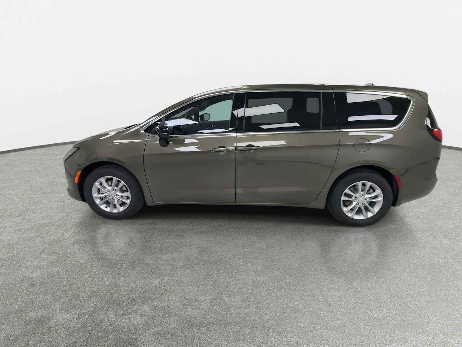 New 2027 Chrysler Pacifica Select FWD image 5