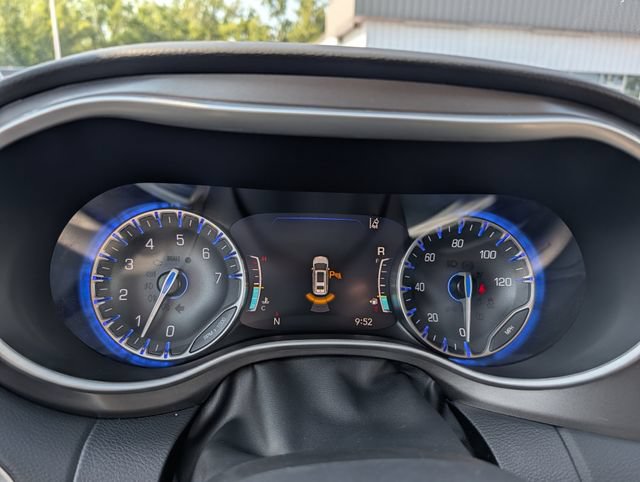 Used 2024 Chrysler Pacifica Touring-L FWD image 30