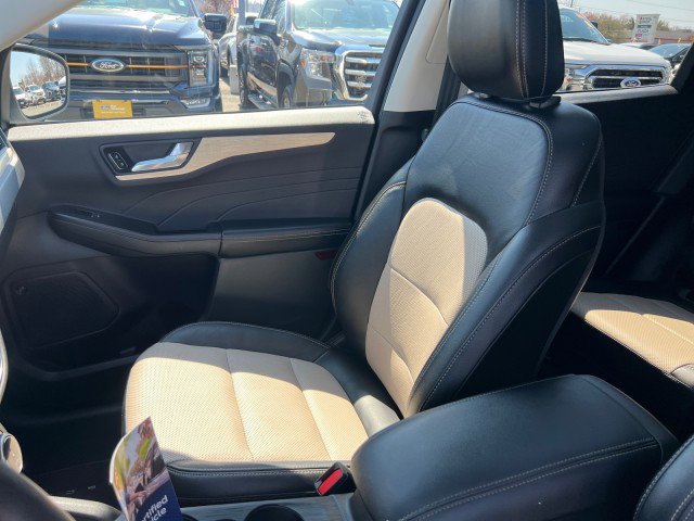 Used 2022 Ford Escape Titanium w/ Titanium Elite Package image 9