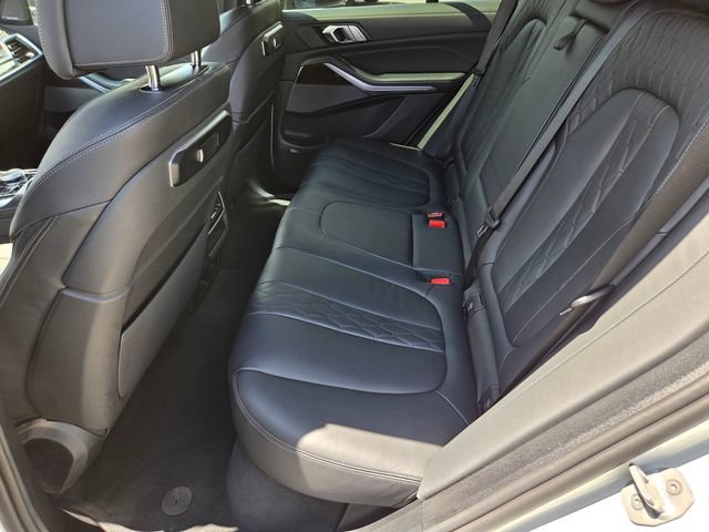 Used 2025 BMW X5 xDrive50e AWD/4WD image 12