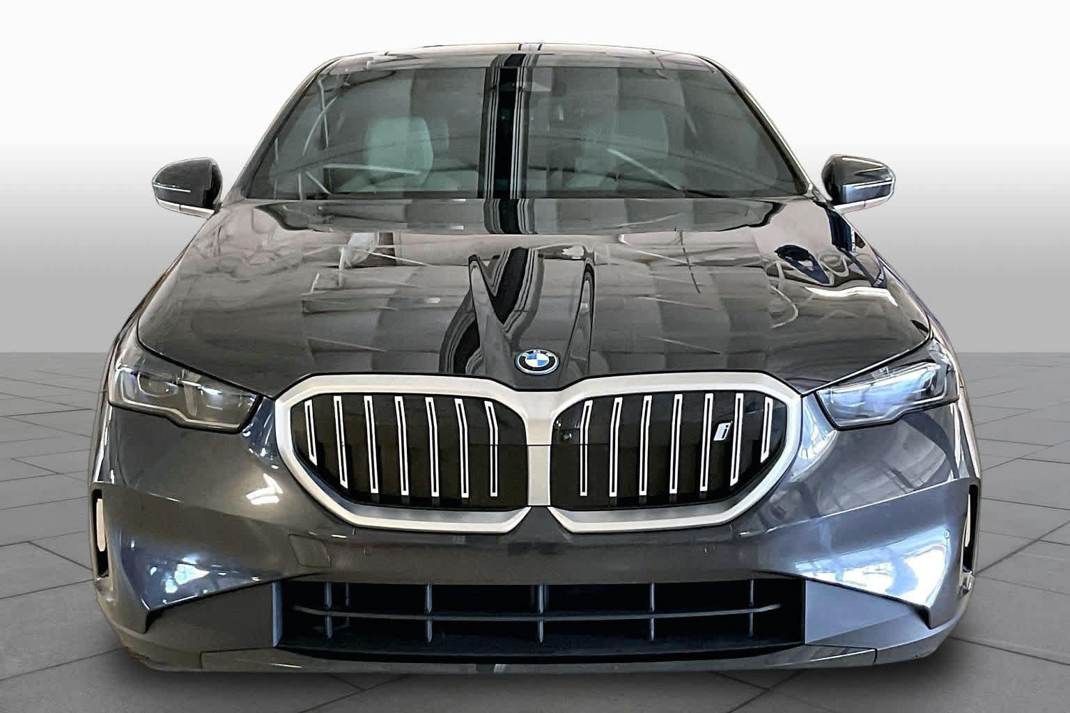 Used 2024 BMW i5 eDrive40i w/ M Sport Package RWD image 3