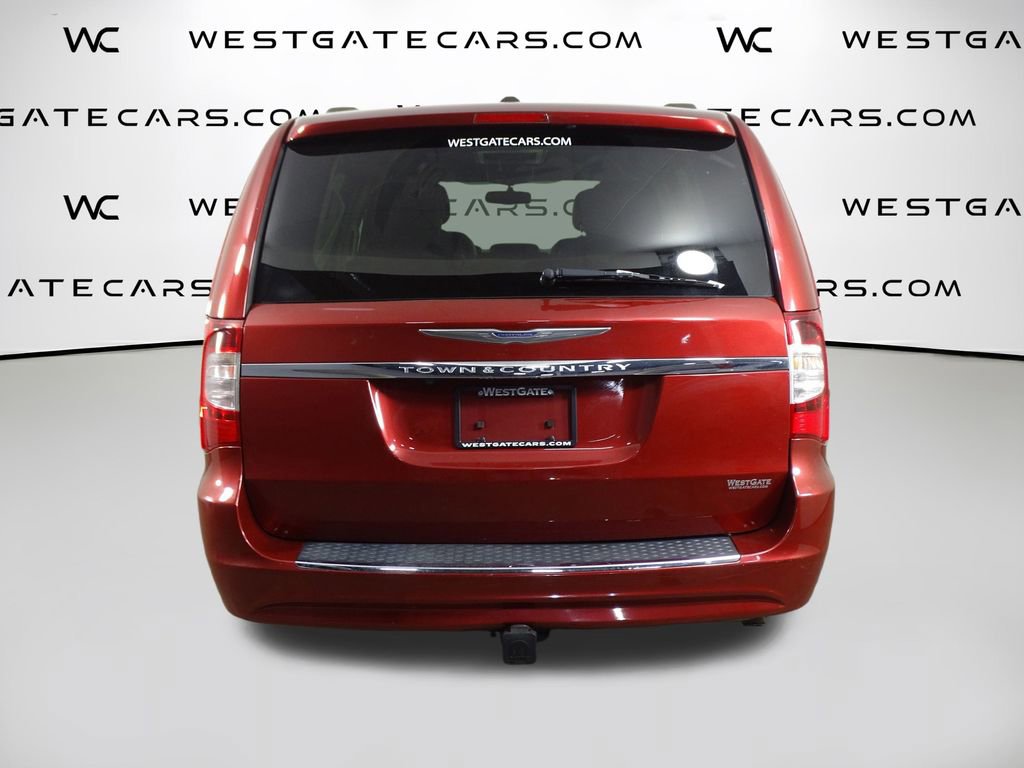 Used 2014 Chrysler Town & Country Touring image 7