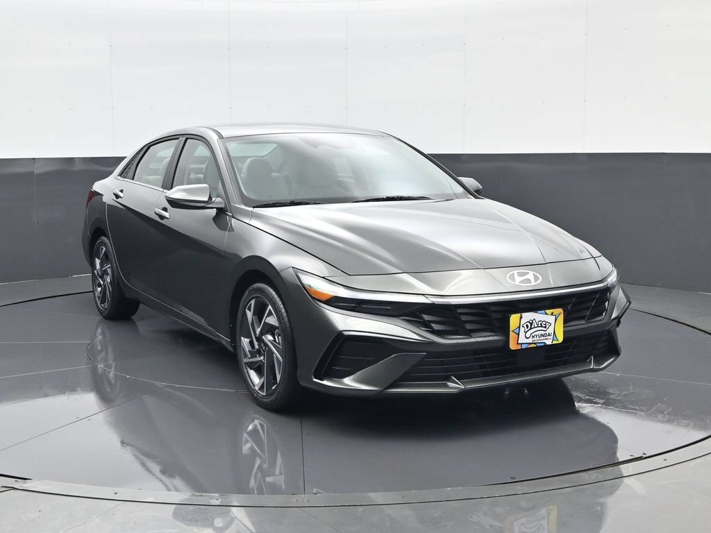 New 2026 Hyundai Elantra Limited FWD image 3