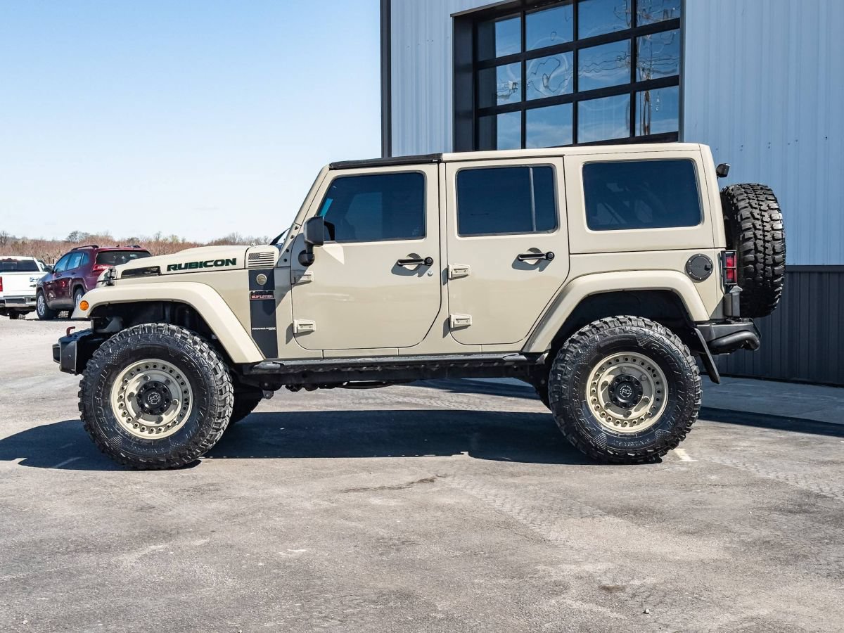 Used 2017 Jeep Wrangler Unlimited Rubicon w/ Cold Weather Group AWD/4WD image 2