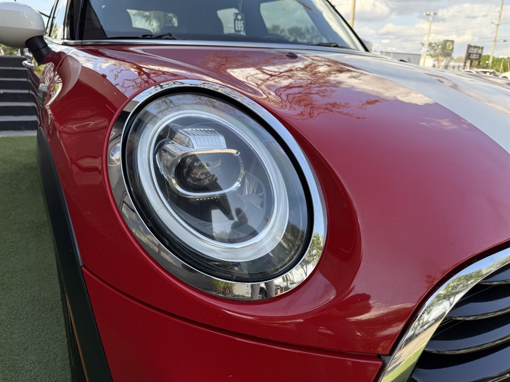 Used 2020 MINI Cooper 4-Door Hardtop w/ Premium Package FWD image 9