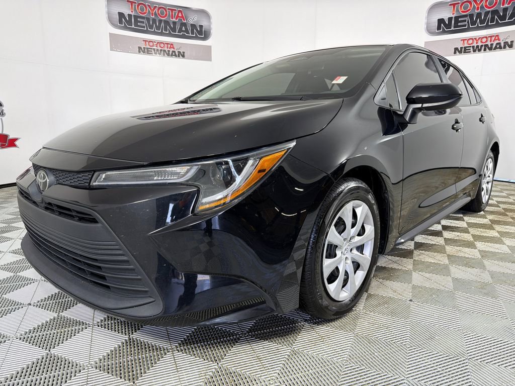 Used 2024 Toyota Corolla LE image 7