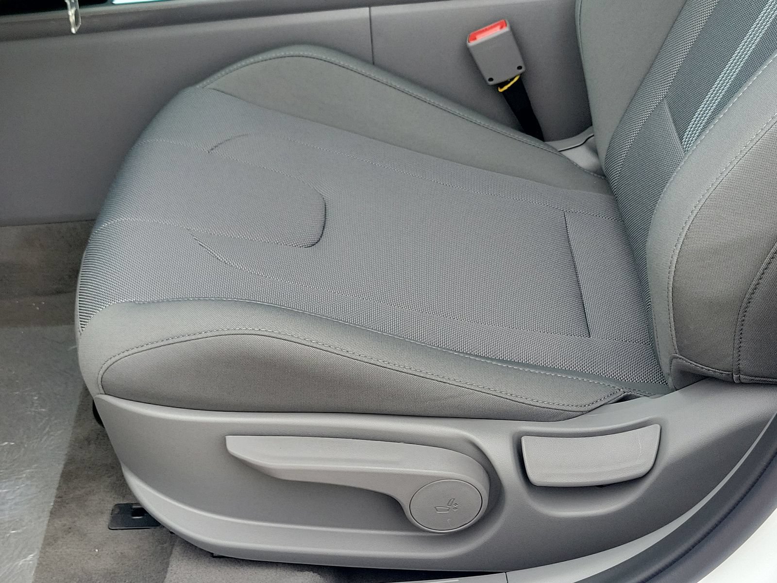 New 2026 Hyundai Elantra SE FWD image 16